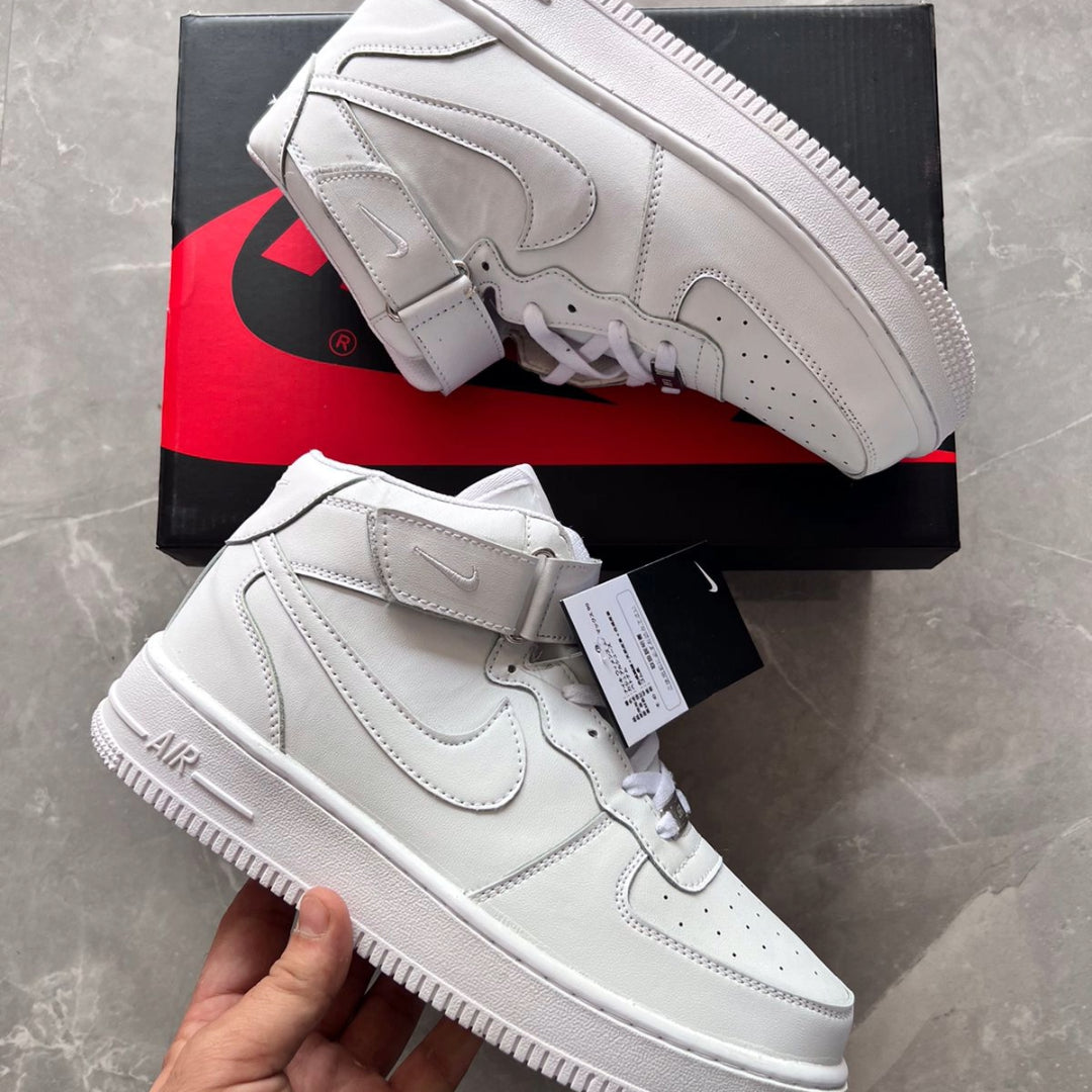 Nike Air Force 1 Triple White Mid