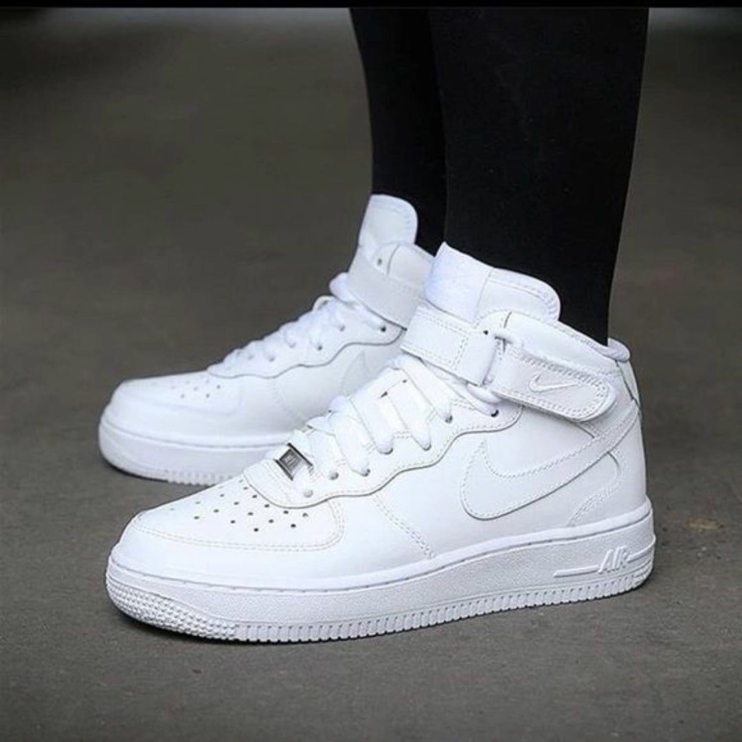 Nike Air Force 1 Triple White Mid